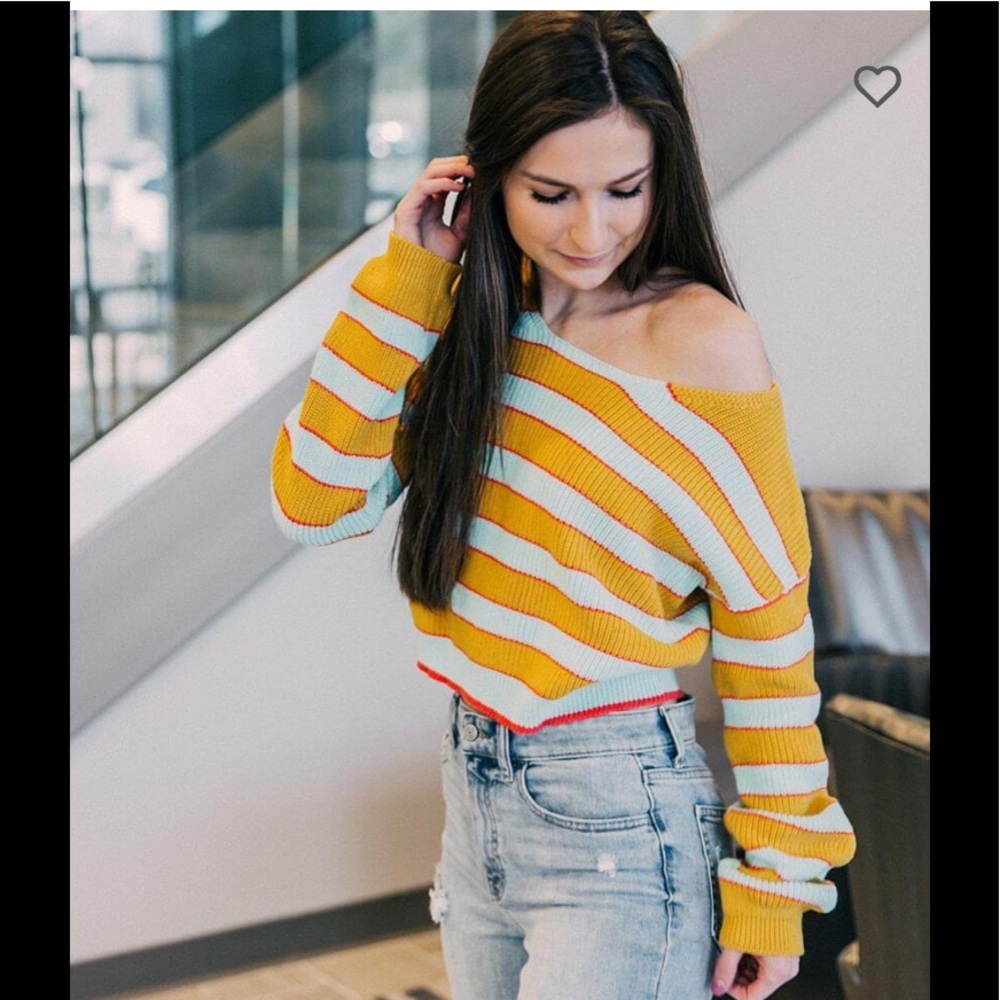 🔵 3 for 20 🔵 Le Lis Sweater